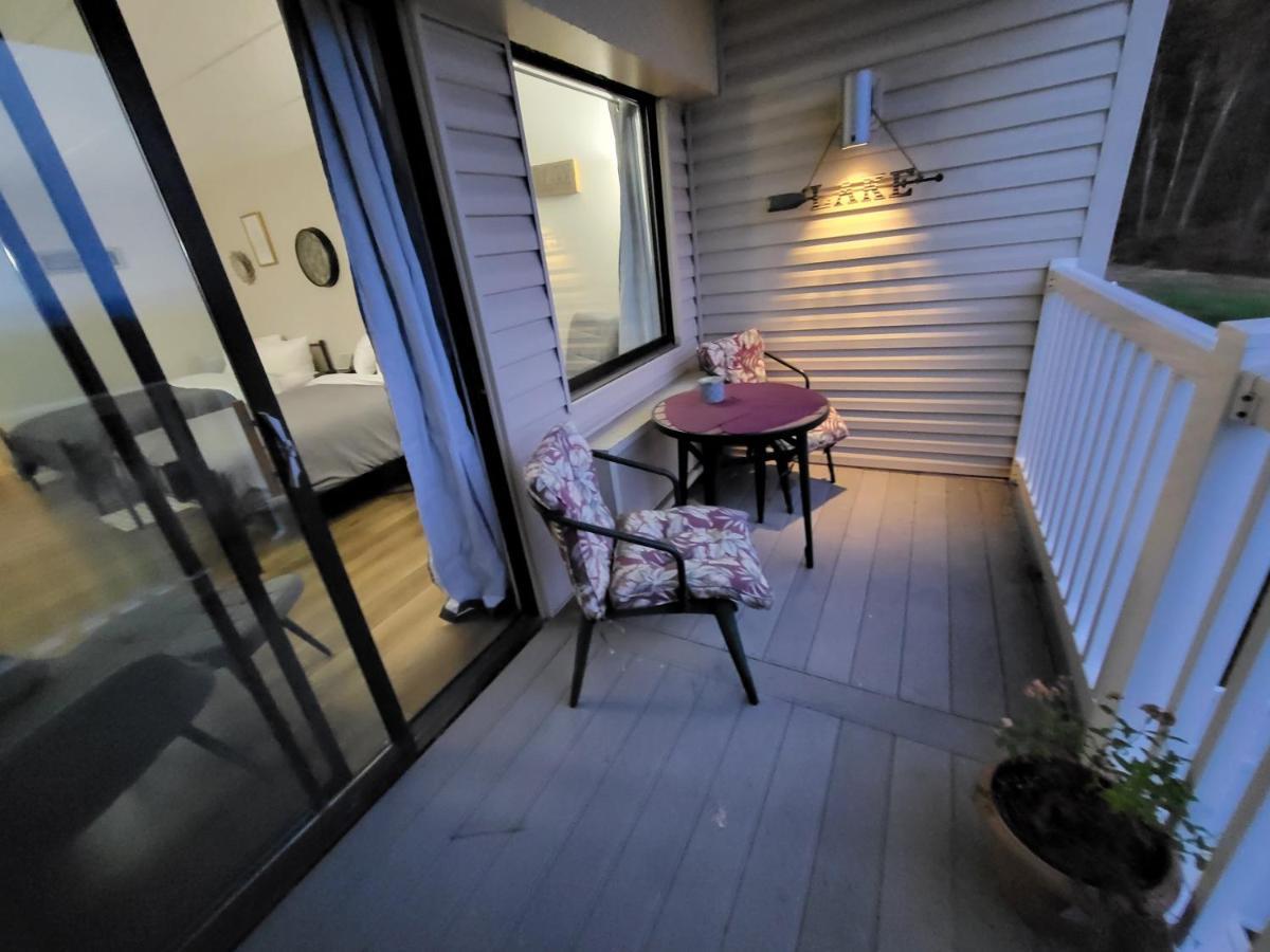 Cedar Lodge Room W/ Lake Views! 拉科尼亚 外观 照片